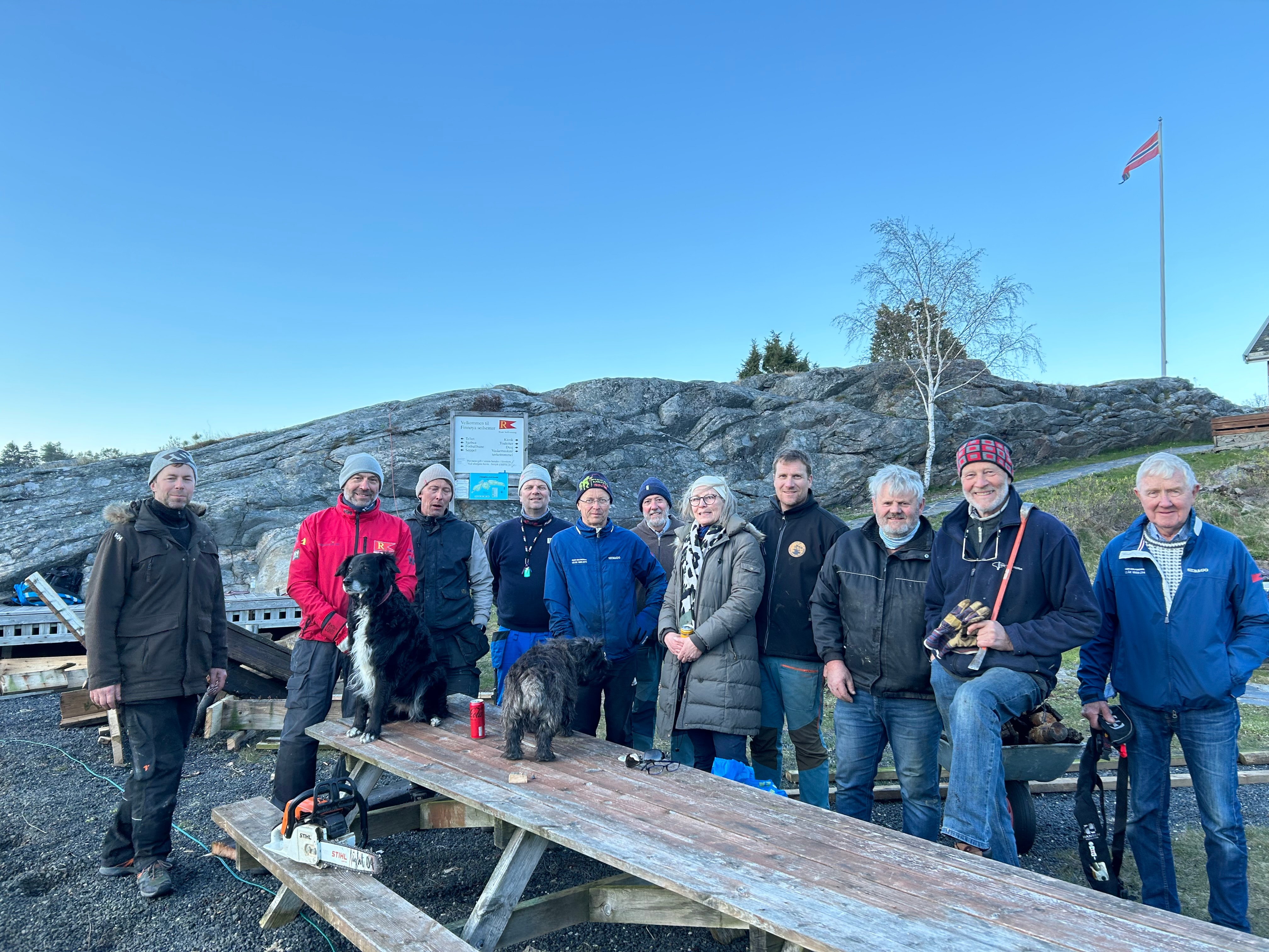 Dugnad på Finnøya
